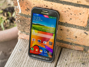 Samsung Galaxy S5 active display